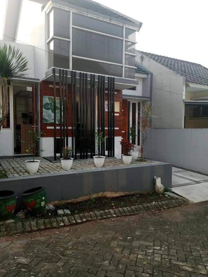 Villa Harmony Syariah II Batu  Εξωτερικό φωτογραφία